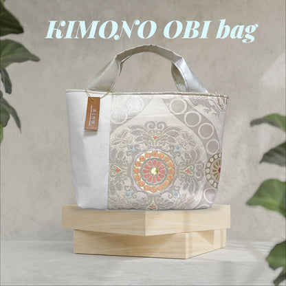 着物リメイク ヴィンテージ正絹袋帯トートバッグ 上品で華やかで優しいカラー パステル調の色使い刺繍 キャンバス切替