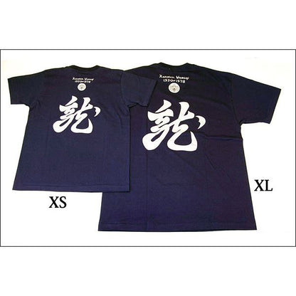 戦国武将Tシャツ 【上杉謙信 毘】 XSサイズ 半袖 綿100% ネイビー(紺) 〔Uネック おもしろ〕