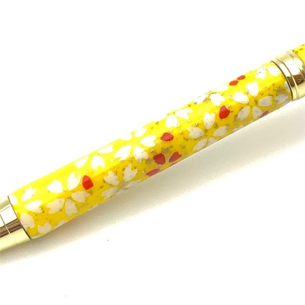 日本製 ハンドメイド ボールペン/文房具 【桜と流水 黄色】 クロスタイプ 芯：0.7mm 美濃和紙 友禅紙 文具 オフィス用品