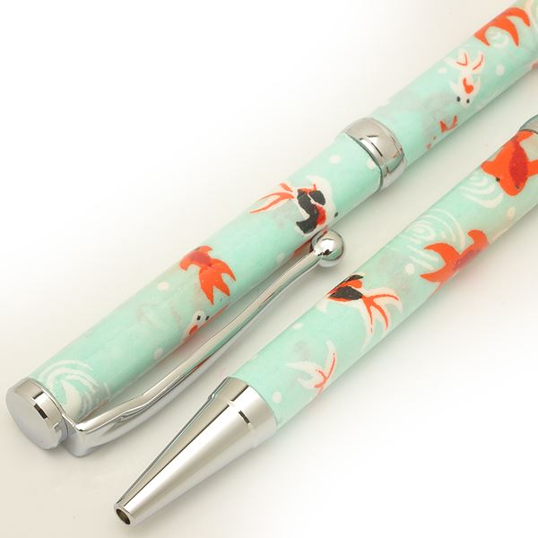 日本製 ハンドメイド ボールペン/文房具 【金魚 水色】 クロスタイプ 芯：0.7mm 美濃和紙 友禅紙 文具 オフィス用品
