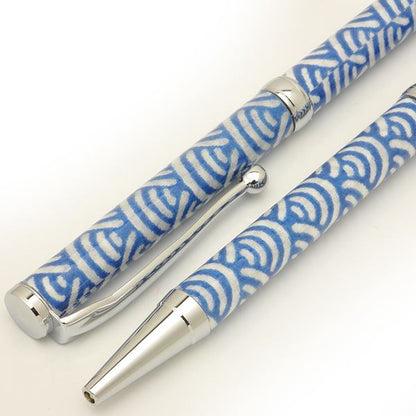 日本製 ハンドメイド ボールペン/文房具 【青海波 青色】 クロスタイプ 芯：0.7mm 美濃和紙 友禅紙 文具 オフィス用品