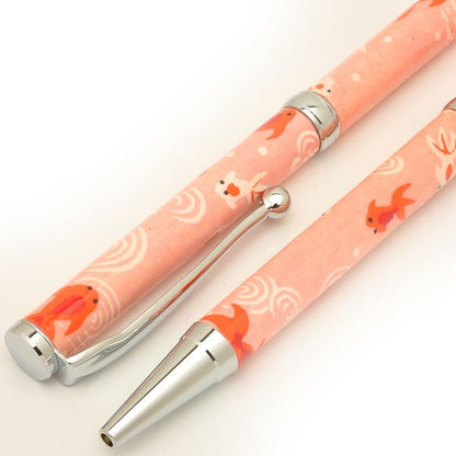 日本製 ハンドメイド ボールペン/文房具 【金魚 桃色】 クロスタイプ 芯：0.7mm 美濃和紙 友禅紙 文具 オフィス用品