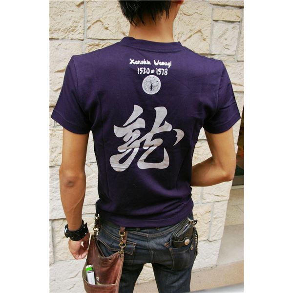 戦国武将Tシャツ 【上杉謙信 毘】 XSサイズ 半袖 綿100% ホワイト(白) 〔Uネック おもしろ〕